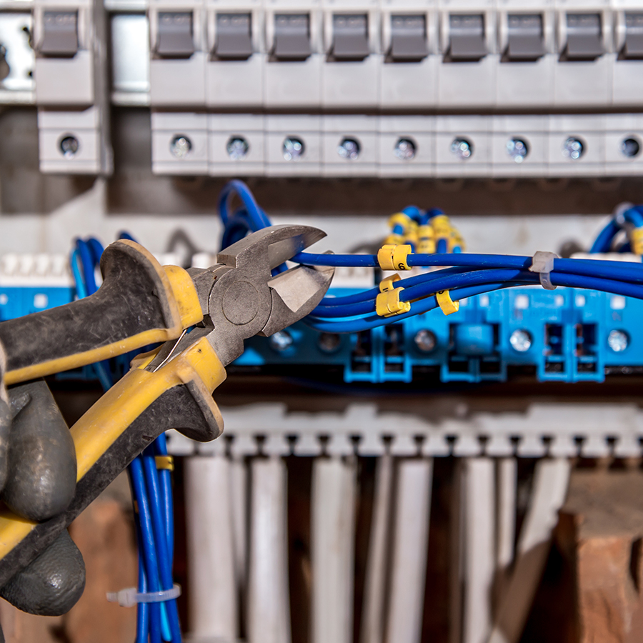Installateur elektrische basiscomponenten-image